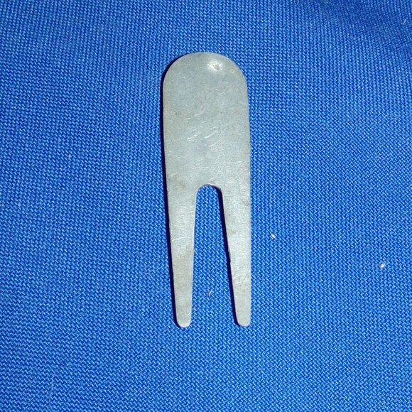 Vintage Commemorative 1971 Disney World Golf Metal Divot - Picture 4 of 4